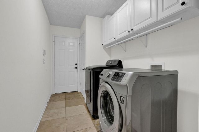 6211 Wilmington Way, Flowery Branch, GA 30542