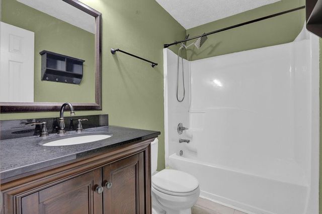 6211 Wilmington Way, Flowery Branch, GA 30542