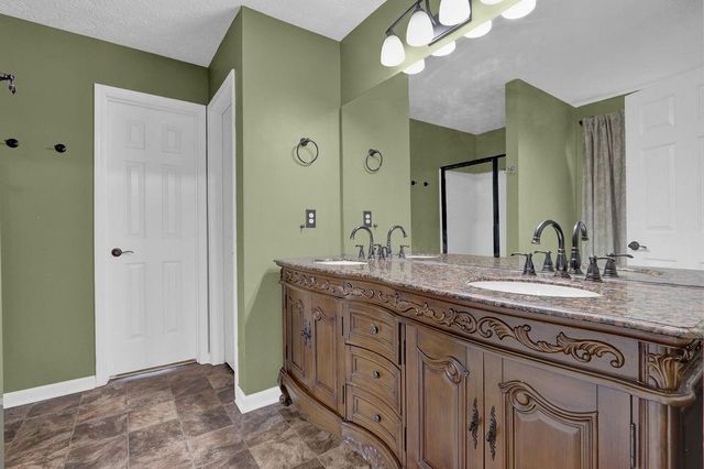 6211 Wilmington Way, Flowery Branch, GA 30542