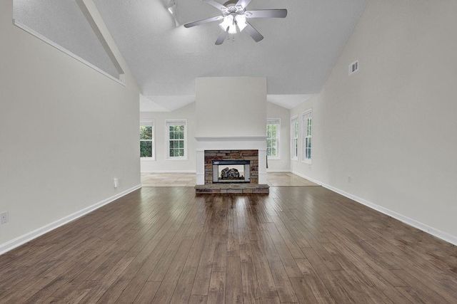 6211 Wilmington Way, Flowery Branch, GA 30542