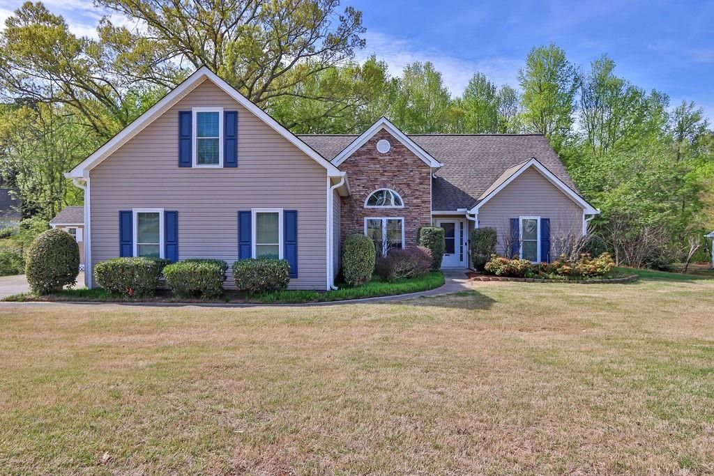 6211 Wilmington Way, Flowery Branch, GA 30542