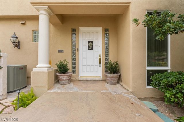 8229 Crow Valley Lane, Las Vegas, NV 89113