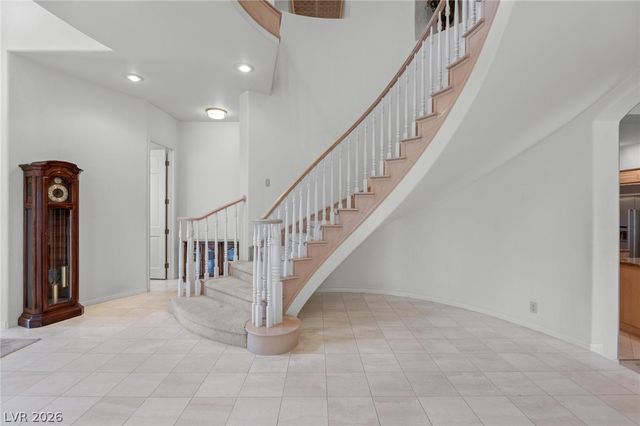 8229 Crow Valley Lane, Las Vegas, NV 89113