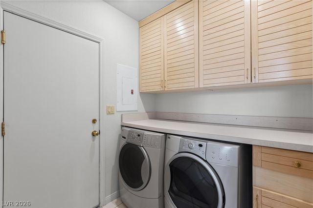 8229 Crow Valley Lane, Las Vegas, NV 89113