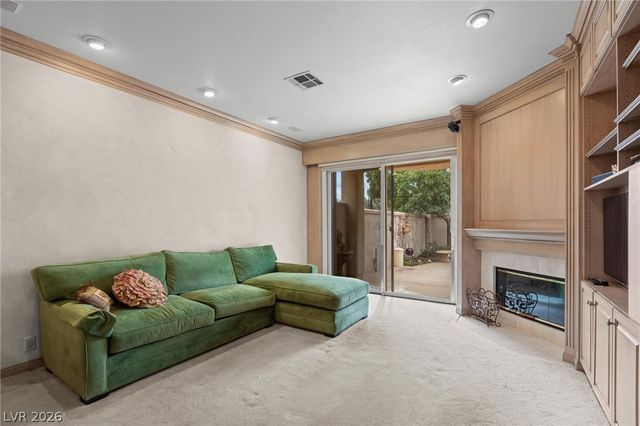 8229 Crow Valley Lane, Las Vegas, NV 89113