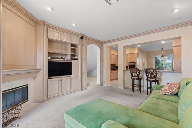 8229 Crow Valley Lane, Las Vegas, NV 89113