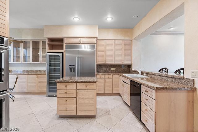 8229 Crow Valley Lane, Las Vegas, NV 89113