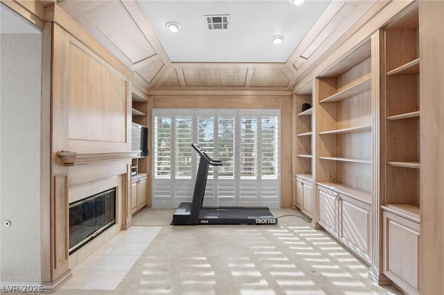 8229 Crow Valley Lane, Las Vegas, NV 89113