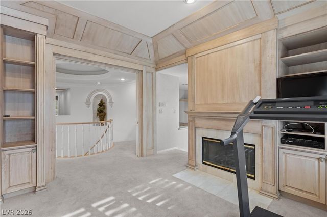 8229 Crow Valley Lane, Las Vegas, NV 89113