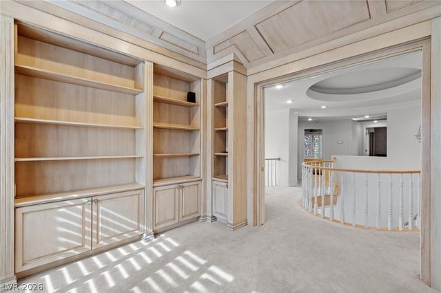 8229 Crow Valley Lane, Las Vegas, NV 89113