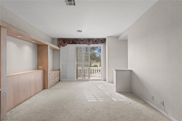 8229 Crow Valley Lane, Las Vegas, NV 89113