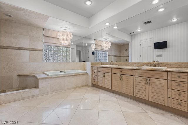 8229 Crow Valley Lane, Las Vegas, NV 89113