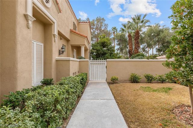 8229 Crow Valley Lane, Las Vegas, NV 89113