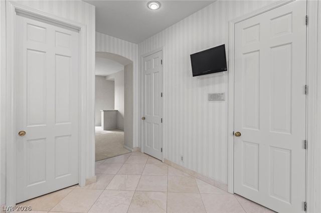 8229 Crow Valley Lane, Las Vegas, NV 89113