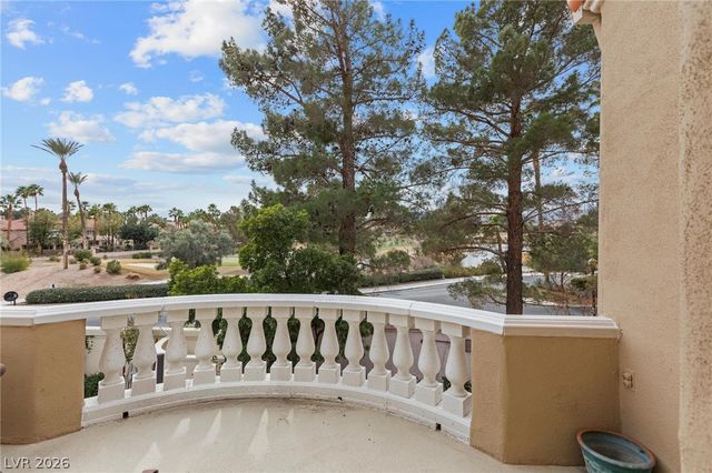 8229 Crow Valley Lane, Las Vegas, NV 89113