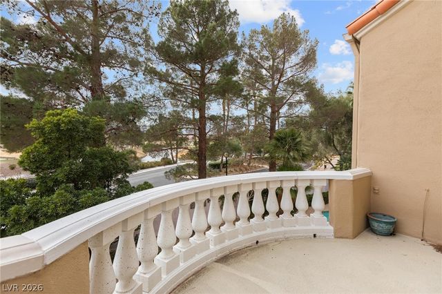 8229 Crow Valley Lane, Las Vegas, NV 89113