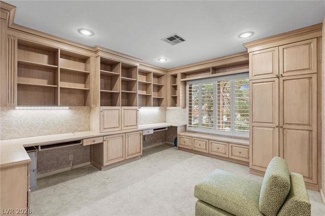 8229 Crow Valley Lane, Las Vegas, NV 89113