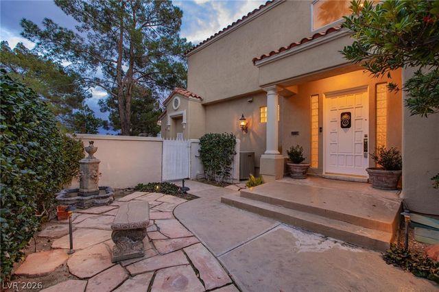 8229 Crow Valley Lane, Las Vegas, NV 89113