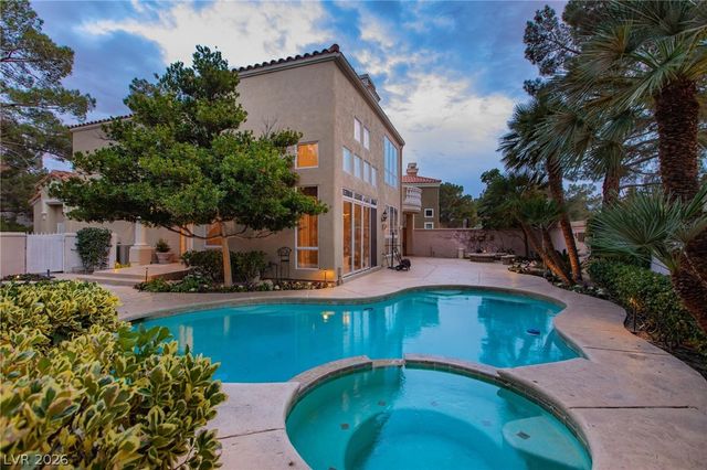 8229 Crow Valley Lane, Las Vegas, NV 89113