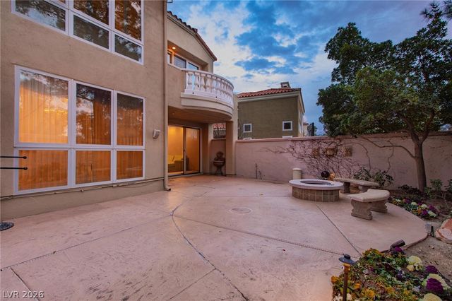 8229 Crow Valley Lane, Las Vegas, NV 89113