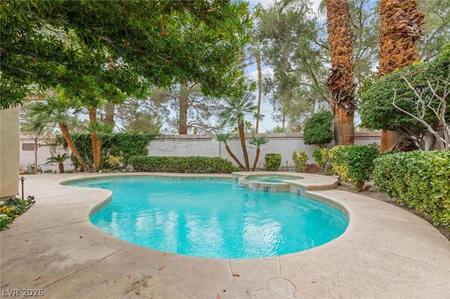 8229 Crow Valley Lane, Las Vegas, NV 89113