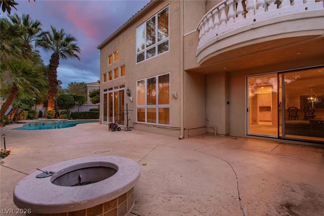 8229 Crow Valley Lane, Las Vegas, NV 89113