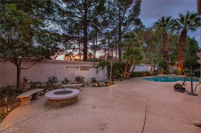 8229 Crow Valley Lane, Las Vegas, NV 89113