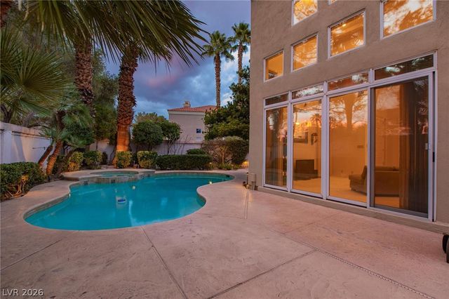 8229 Crow Valley Lane, Las Vegas, NV 89113