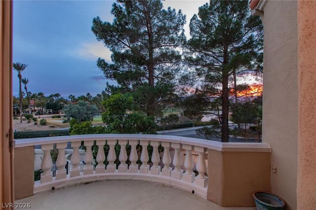 8229 Crow Valley Lane, Las Vegas, NV 89113