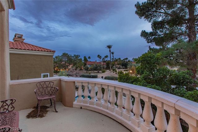 8229 Crow Valley Lane, Las Vegas, NV 89113