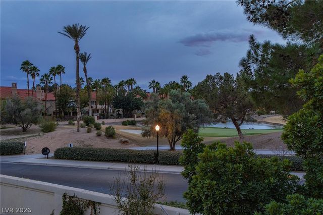 8229 Crow Valley Lane, Las Vegas, NV 89113