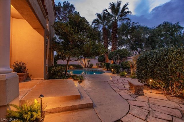 8229 Crow Valley Lane, Las Vegas, NV 89113