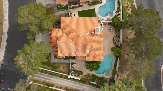 8229 Crow Valley Lane, Las Vegas, NV 89113