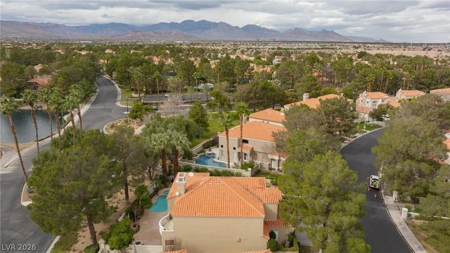 8229 Crow Valley Lane, Las Vegas, NV 89113