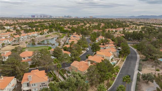 8229 Crow Valley Lane, Las Vegas, NV 89113