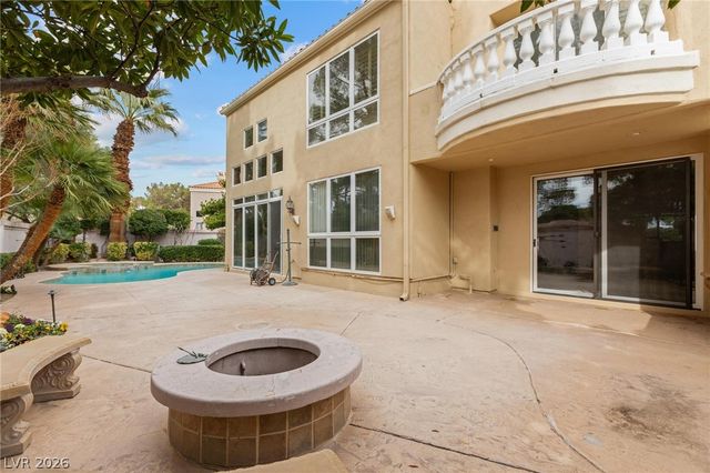 8229 Crow Valley Lane, Las Vegas, NV 89113