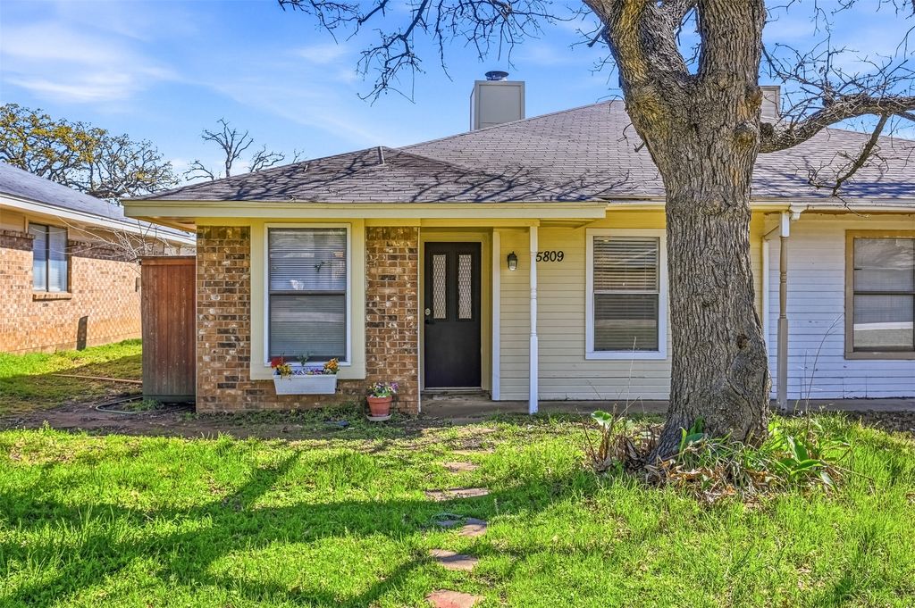 5809 Mansfield Road, Arlington, TX 76017