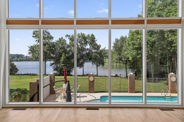 227 Woodlake Drive, Spartanburg, SC 29301