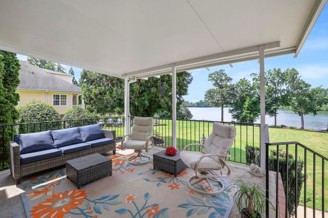 227 Woodlake Drive, Spartanburg, SC 29301