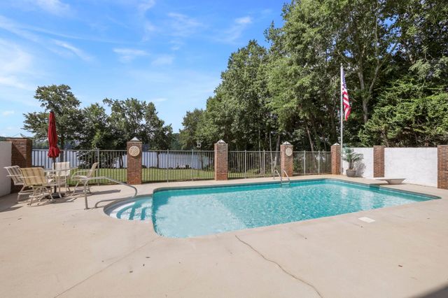227 Woodlake Drive, Spartanburg, SC 29301