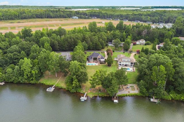 227 Woodlake Drive, Spartanburg, SC 29301