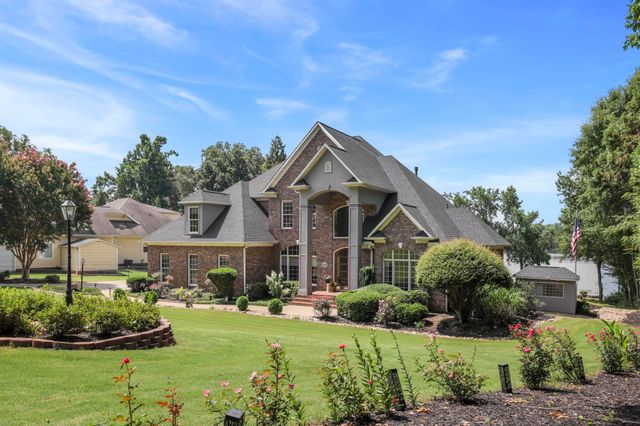 227 Woodlake Drive, Spartanburg, SC 29301