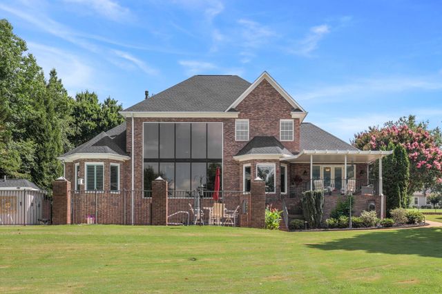 227 Woodlake Drive, Spartanburg, SC 29301