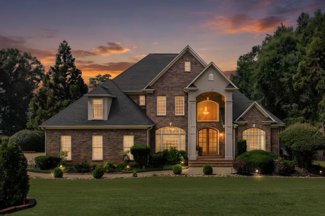 227 Woodlake Drive, Spartanburg, SC 29301