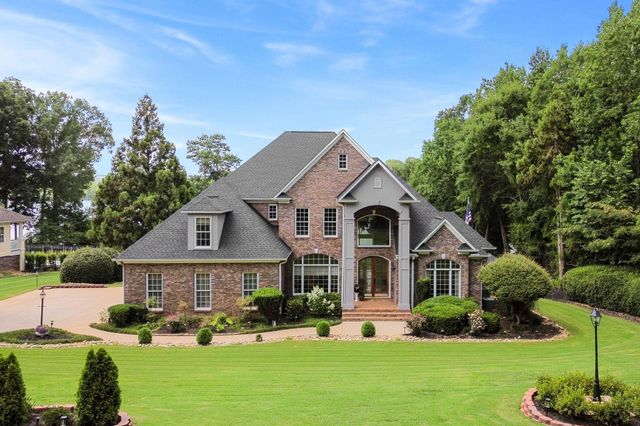 227 Woodlake Drive, Spartanburg, SC 29301