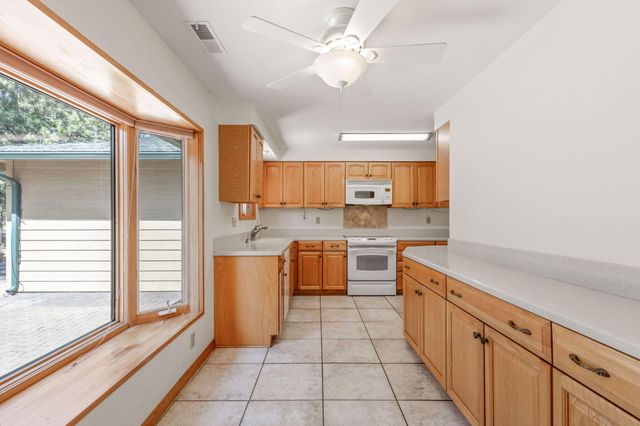 61176 Larkwood Drive, Bend, OR 97702