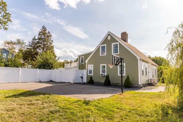 1070 Liberty St, Braintree, MA 02184