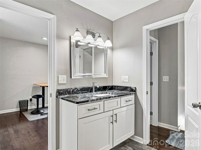 73 Mountain Street, Asheville, NC 28801