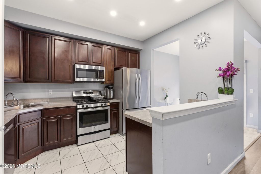 182 Coles Way, Lakewood, NJ 08701