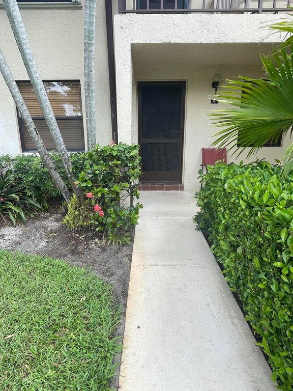 4598 Lucerne Lakes Boulevard E 101, Lake Worth, FL 33467